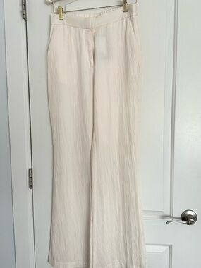 H&M Flare pants in TEXTURED-WEAVE fabric Size 6 in Cream color